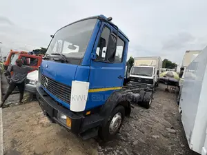 Mercedes Benz Head Blue
