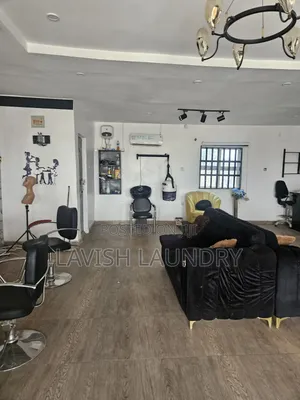 Unisex Salon for Salon With All Equipment