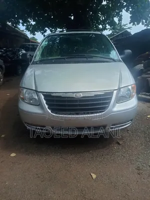 Chrysler Town & Country 2006 Silver