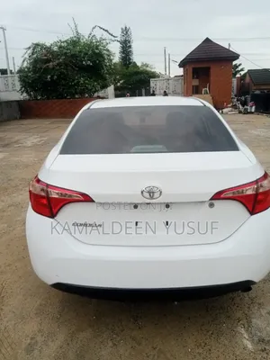 Toyota Corolla LE 4dr Sedan (1.8L 4cyl CVT) 2017 White