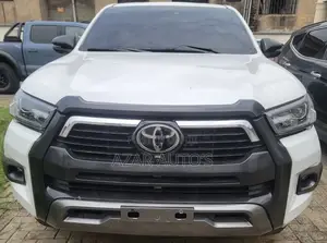 Toyota Hilux 2024 White