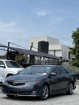 Toyota Camry SE V6 4dr Sedan (3.5L 6cyl 6A) 2013 Gray