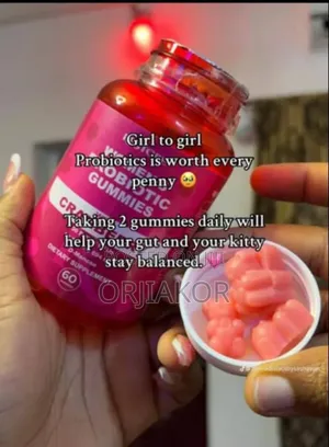 Women Probiotic Gummies (Strawberry) + Vitamin C