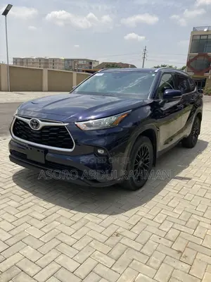 Toyota Highlander XLE 2021 Blue