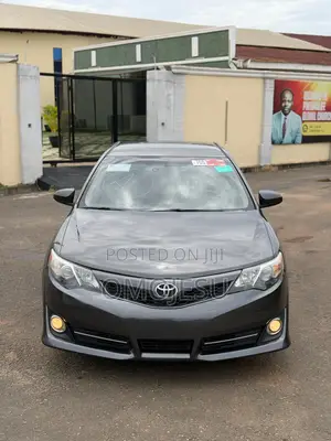 Toyota Camry SE 4dr Sedan (2.5L 4cyl 6A) 2013 Gray