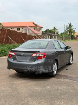 Toyota Camry SE 4dr Sedan (2.5L 4cyl 6A) 2013 Gray