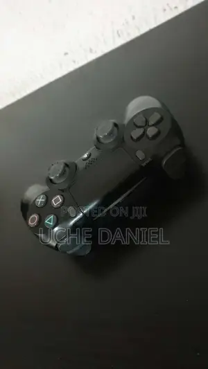 Play Station 4 Slim