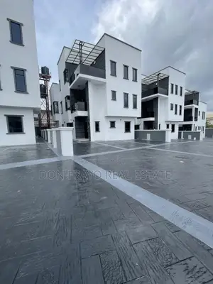 5bdrm Duplex in Old Bodija Estate for sale
