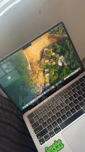 Laptop Apple MacBook Air 2022 M2 8GB Intel Core i7 HDD+SSD 512GB