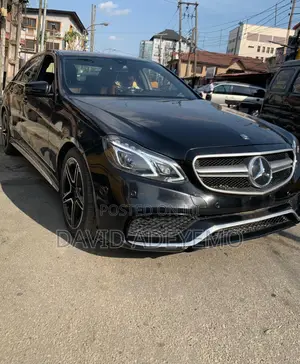 Mercedes-Benz E350 Base 4Matic Sedan AWD (3.5L 6cyl 7A) 2010 Black