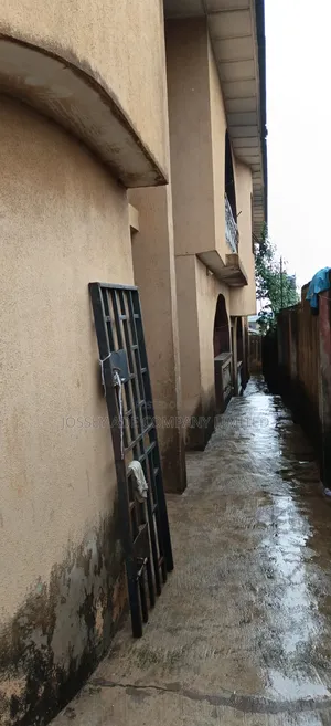 3bdrm Block of Flats in Ipaja / Ipaja for sale
