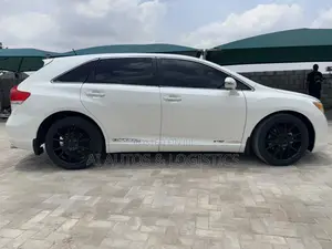 Toyota Venza XLE 2011 White