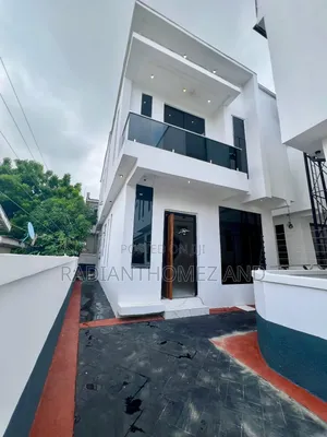 4bdrm Mansion in Lekki for sale