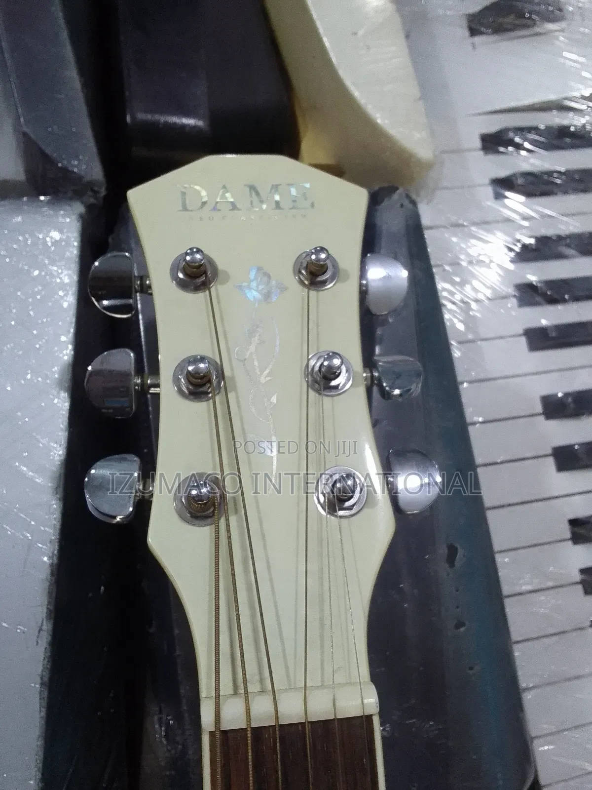 Dame Acoustic Guitar – Neatly Used