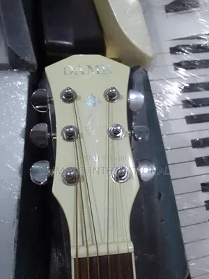 Dame Acoustic Guitar – Neatly Used