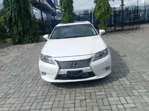 Lexus ES 2013 White