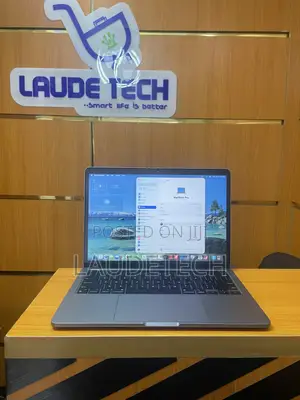 Laptop Apple MacBook Pro 2022 M2 16GB Apple M2 SSD 256GB