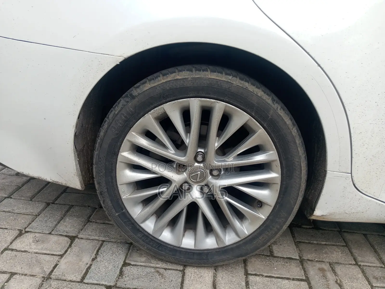 Lexus ES 2013 White