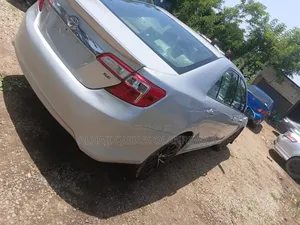 Toyota Camry SE 4dr Sedan (2.5L 4cyl 6A) 2013 Silver