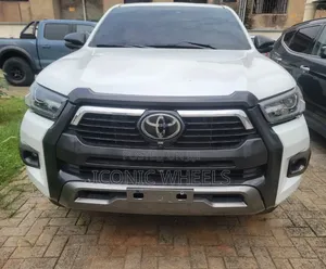 Toyota Hilux 2024 White