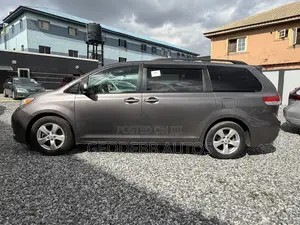 Toyota Sienna LE FWD 8-Passenger 2013 Gray
