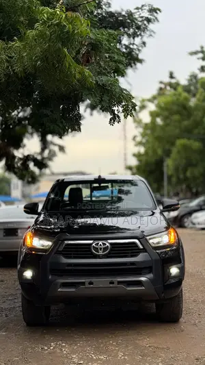 New Toyota Hilux 2025 Black