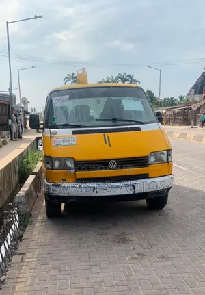 Volkswagen Transporter 2003 Yellow