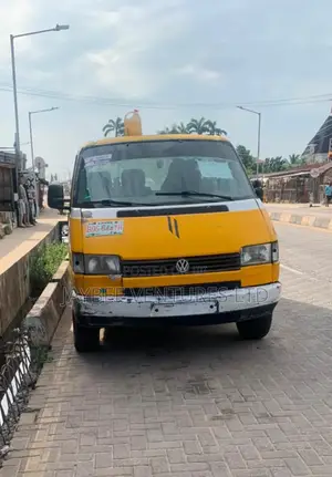 Volkswagen Transporter 2003 Yellow