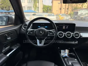 Mercedes-Benz GLB-Class 2022 Silver