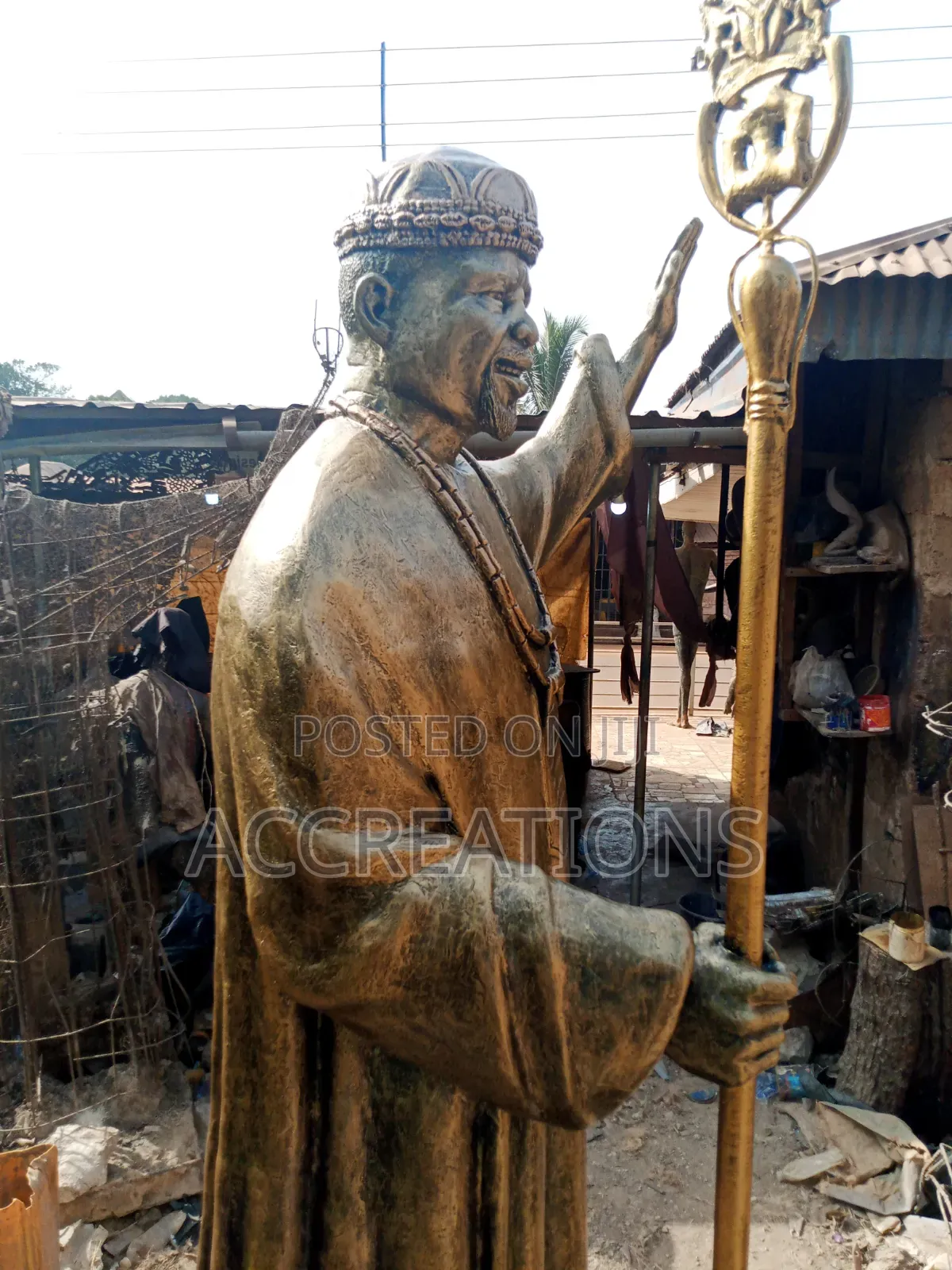 Monuments (Statue)