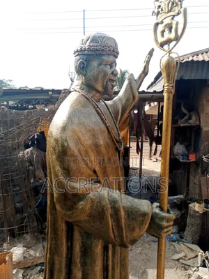 Monuments (Statue)