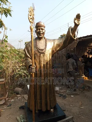 Monuments (Statue)