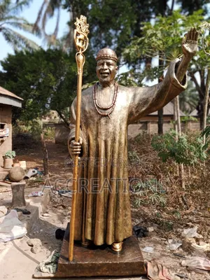 Monuments (Statue)