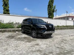 Toyota Fortuner 2019 Black