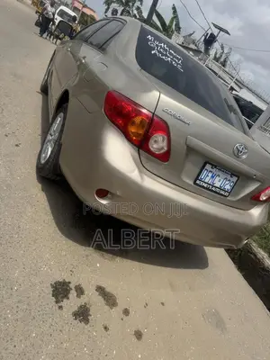 Toyota Corolla 2010 Gold
