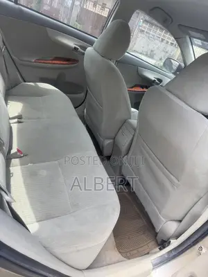 Toyota Corolla 2010 Gold