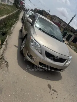 Toyota Corolla 2010 Gold