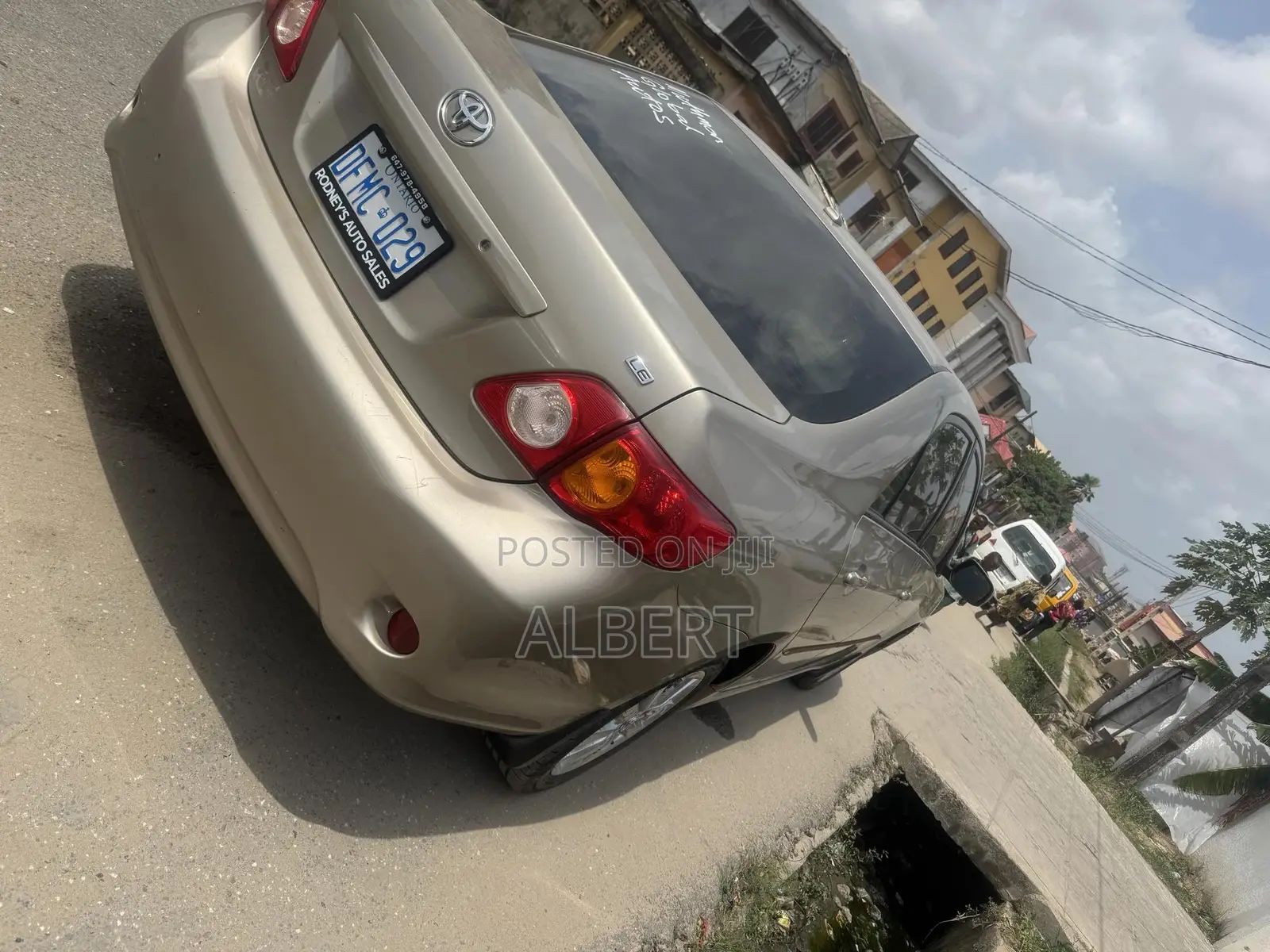 Toyota Corolla 2010 Gold