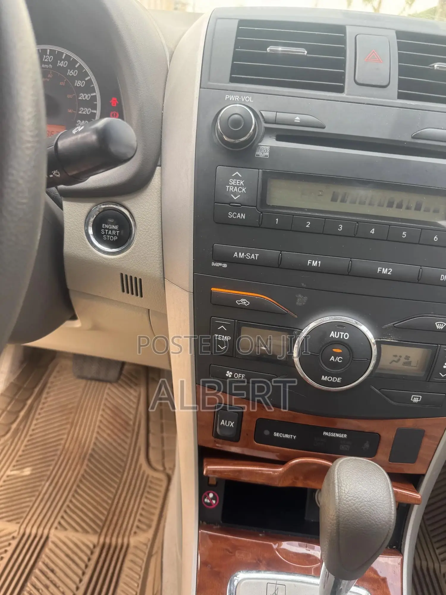 Toyota Corolla 2010 Gold
