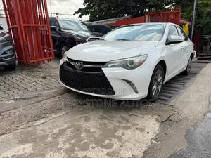 Toyota Camry SE 4dr Sedan (2.5L 4cyl 6A) 2015 White