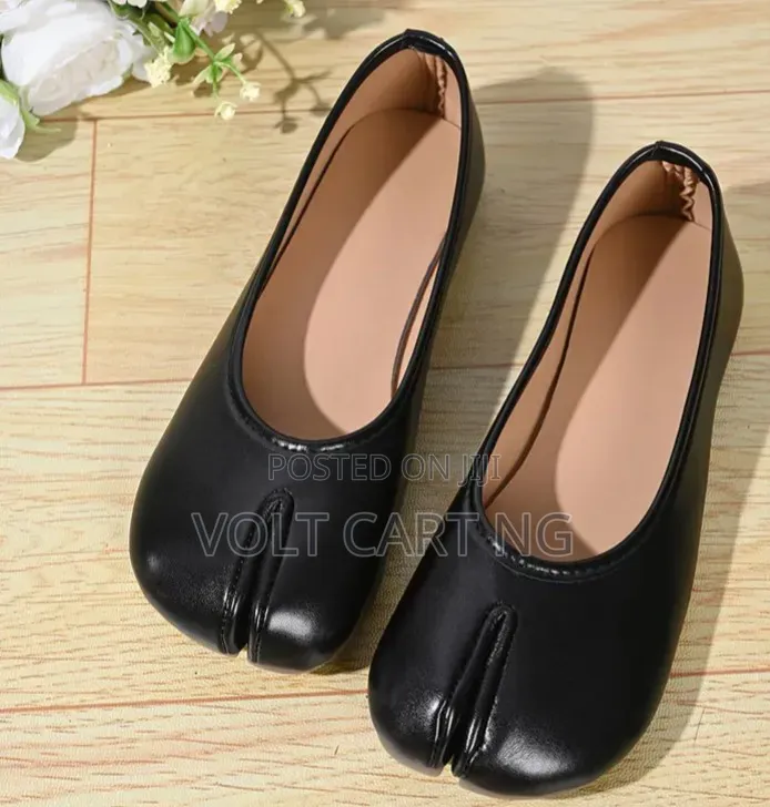 Split Toe Flat Shoe for Women