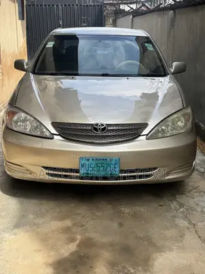 Toyota Camry LE 4dr Sedan (2.4L 4cyl 4A) 2004 Gold