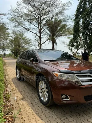 Toyota Venza V6 AWD 2010 Brown