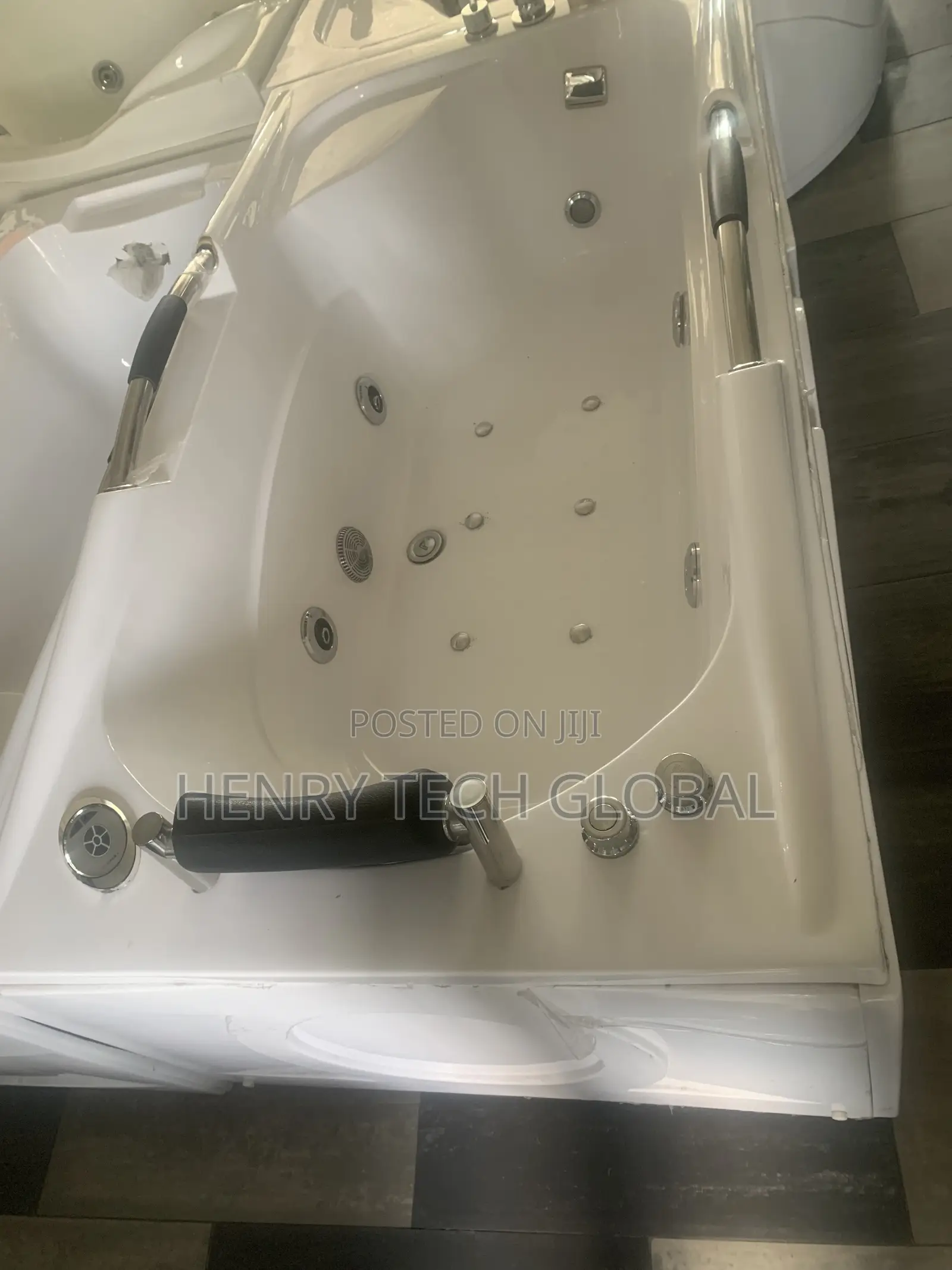 Straight Jacuzzi