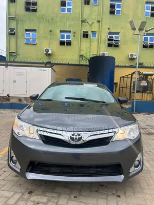 Toyota Camry XLE V6 4dr Sedan (3.5L 6cyl 6A) 2012 Gray