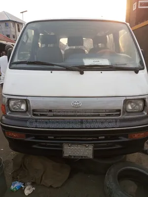 Toyota HiAce 2003 White