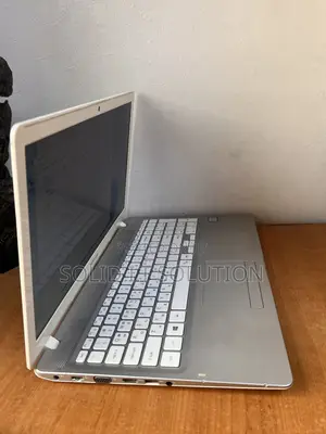 Laptop Samsung 4GB Intel Core i5 HDD 1T
