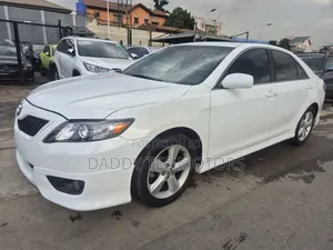 Toyota Camry SE V6 4dr Sedan (3.5L 6cyl 6A) 2011 White