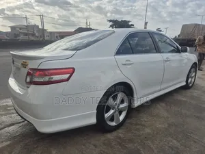 Toyota Camry SE V6 4dr Sedan (3.5L 6cyl 6A) 2011 White