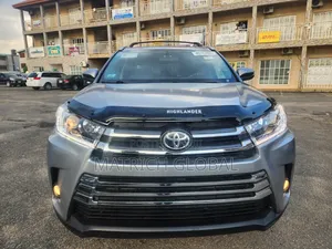 Toyota Highlander LE Plus 4dr SUV AWD (3.5L 6cyl 6A) 2015 Silver